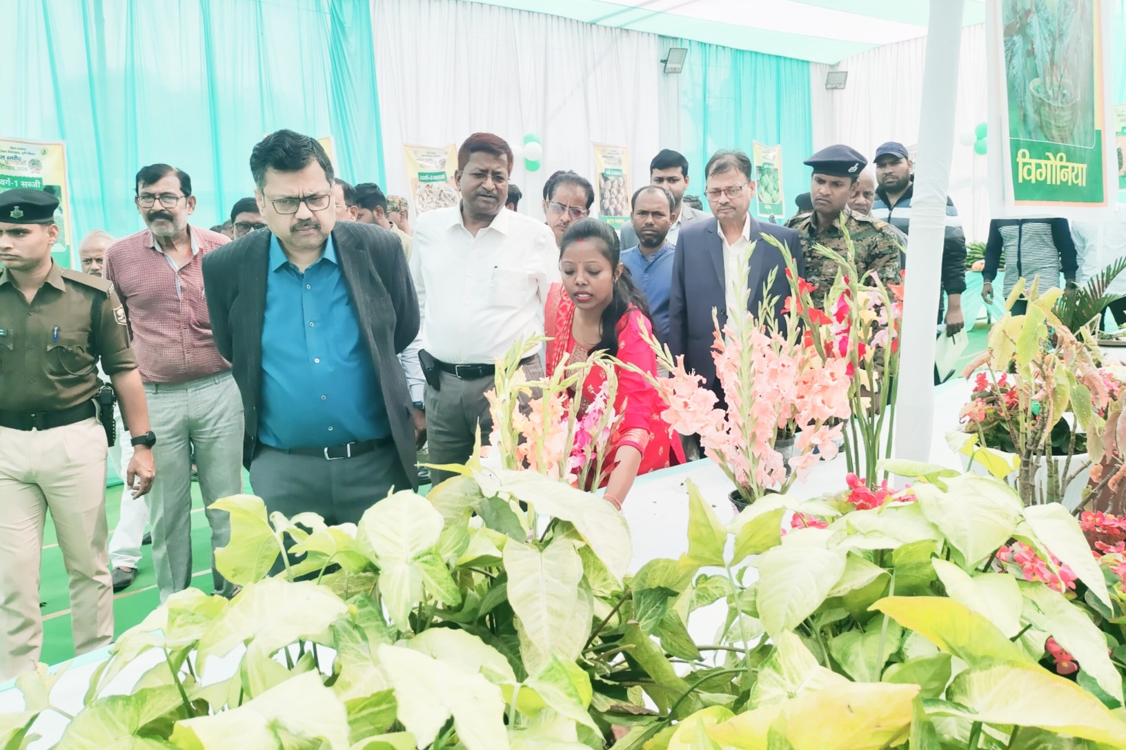 प्रमंडलीय बागवानी महोत्सव: आयुक्त गिरिवर दयाल सिंह ने किया उद्घाटन, कृषि अधिकारियों की अनुपस्थिति पर जताई नाराजगी