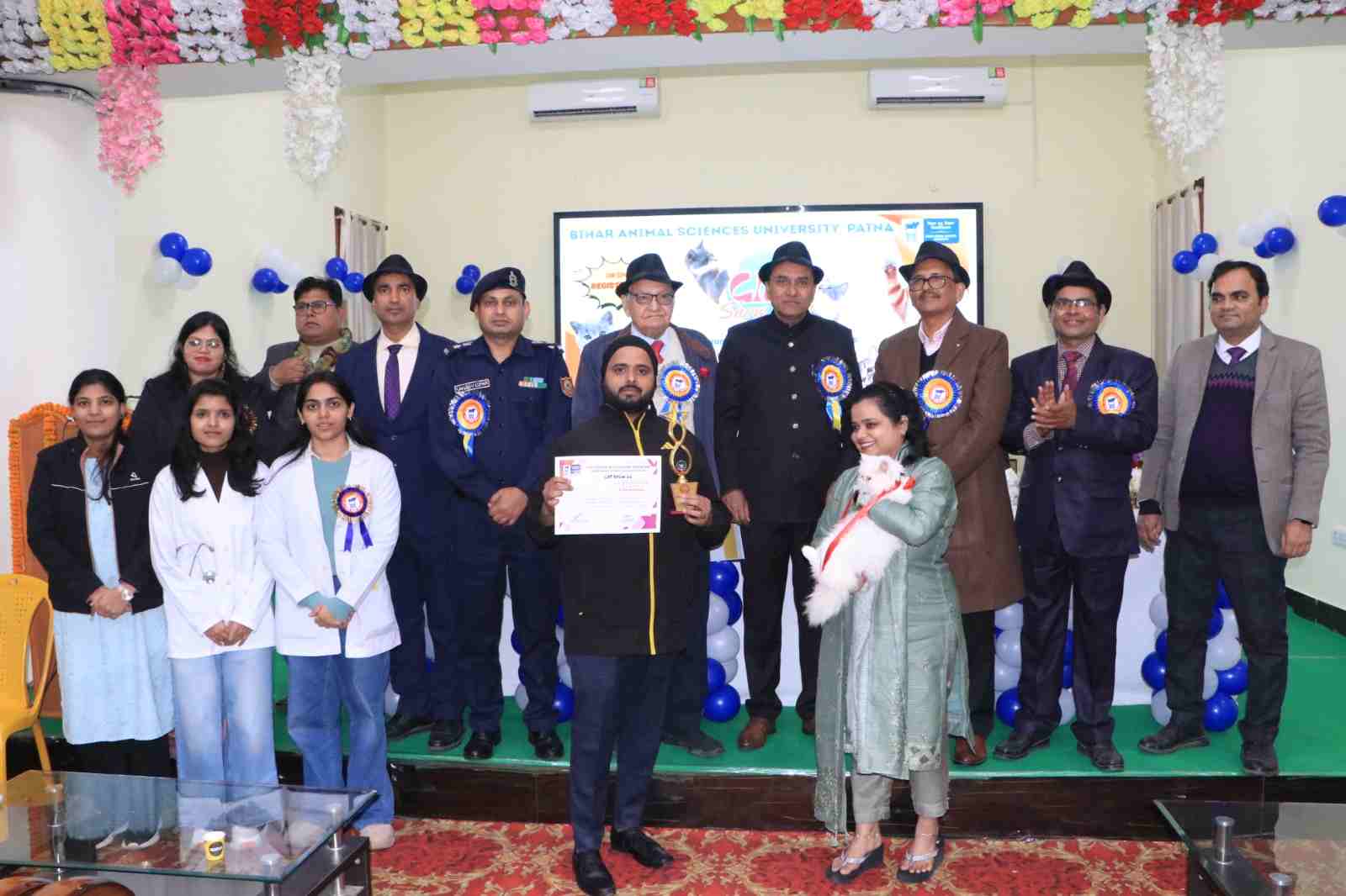 पटना में बिल्लियों का जलवा: पशु विज्ञान विश्वविद्यालय में अनोखा कैट शो, 'द कैट' पुस्तक का भी विमोचन